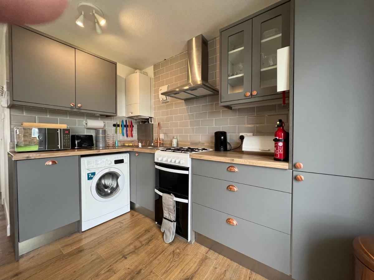 Chine Cottage Self-Catering Coastal Bungalow In Rural West Wight Freshwater Exteriör bild