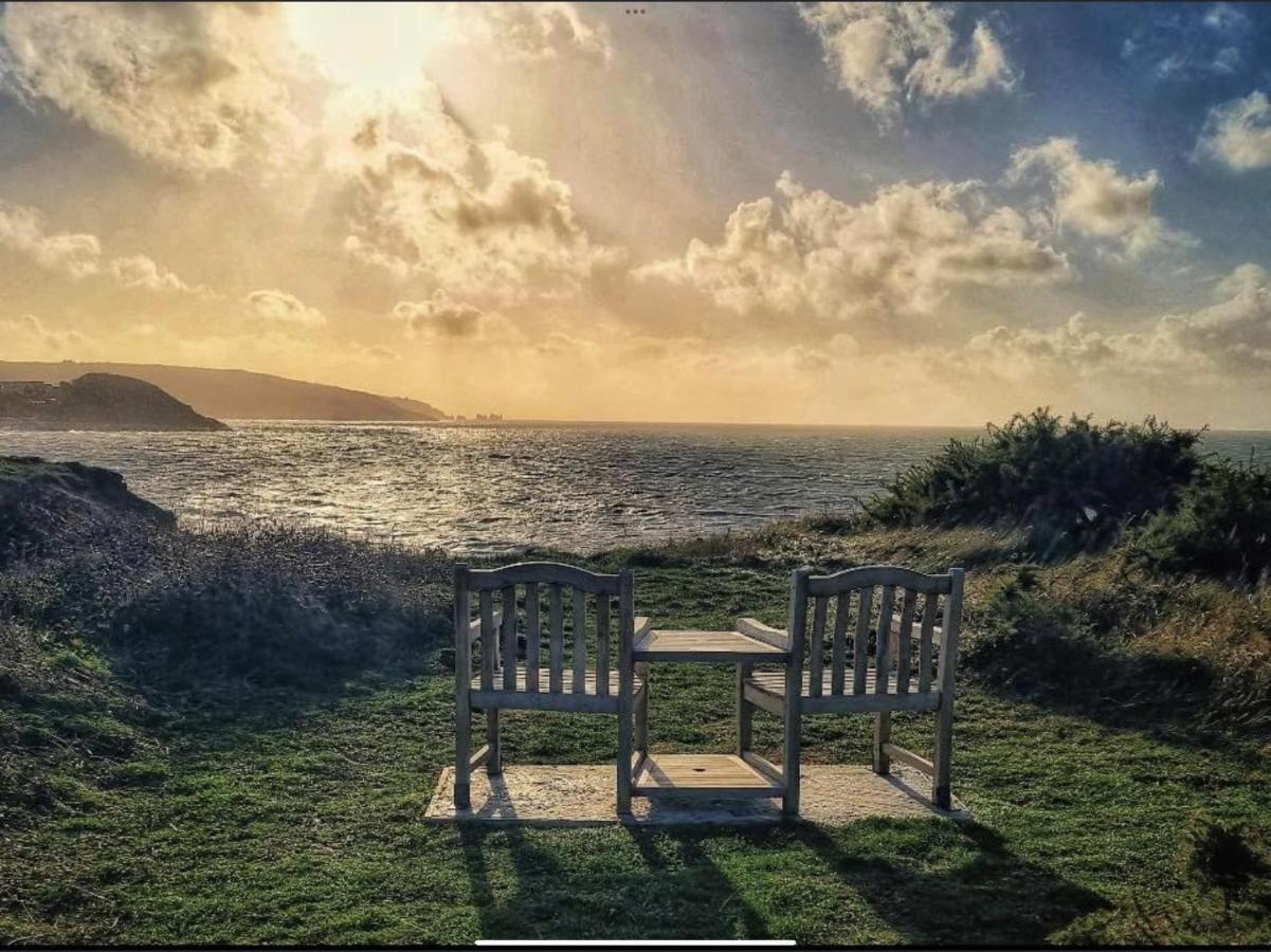 Chine Cottage Self-Catering Coastal Bungalow In Rural West Wight Freshwater Exteriör bild