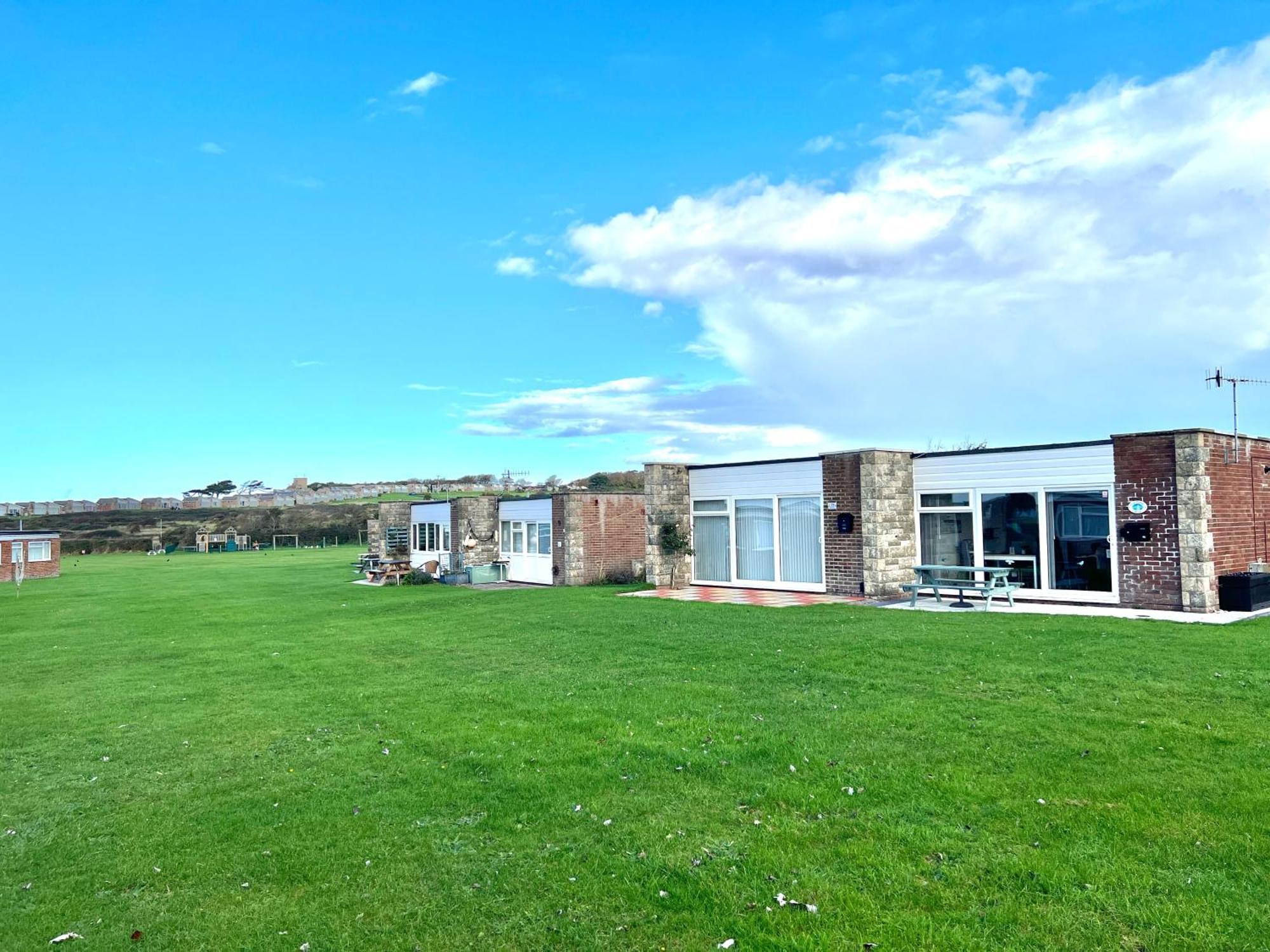 Chine Cottage Self-Catering Coastal Bungalow In Rural West Wight Freshwater Exteriör bild