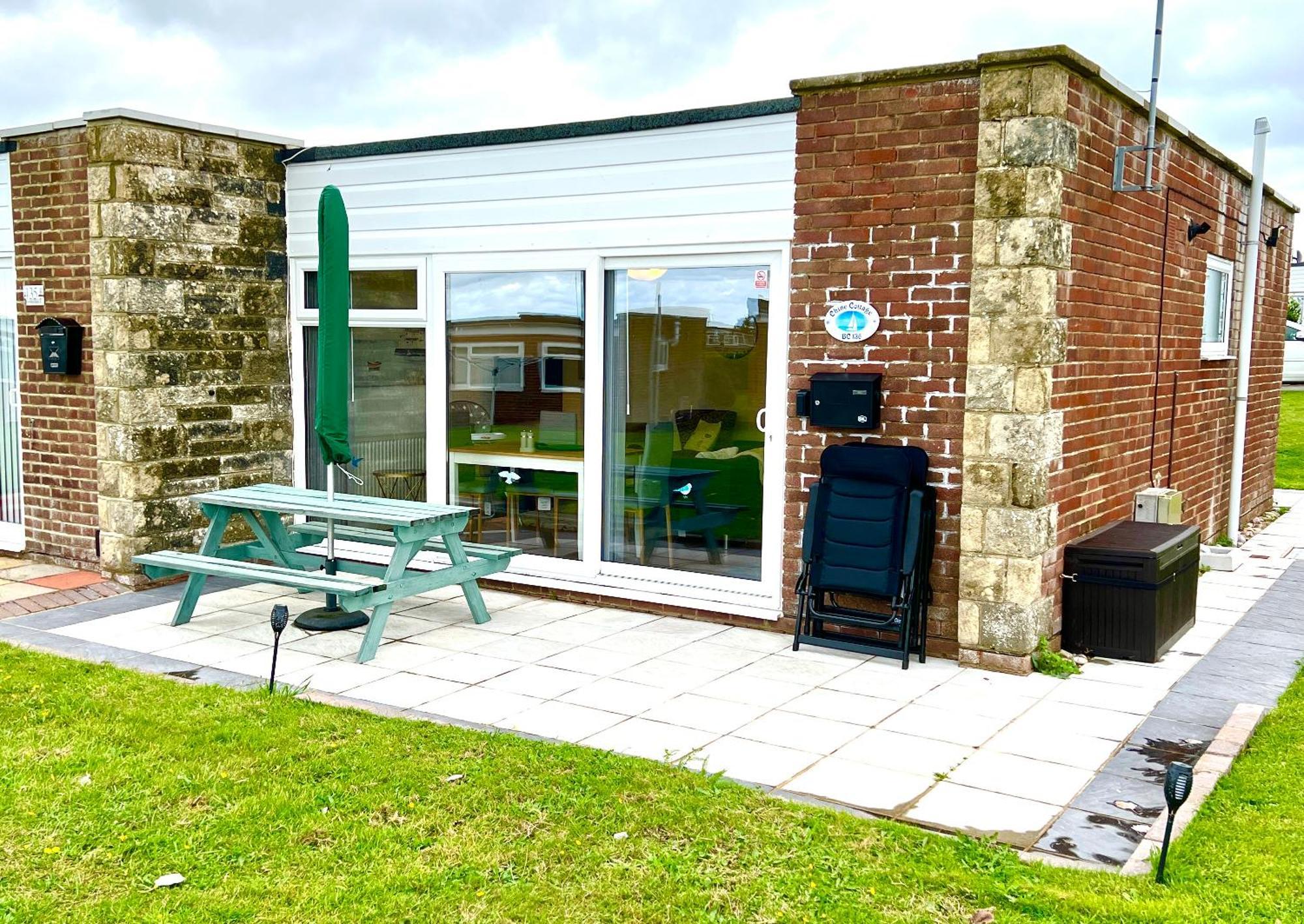 Chine Cottage Self-Catering Coastal Bungalow In Rural West Wight Freshwater Exteriör bild
